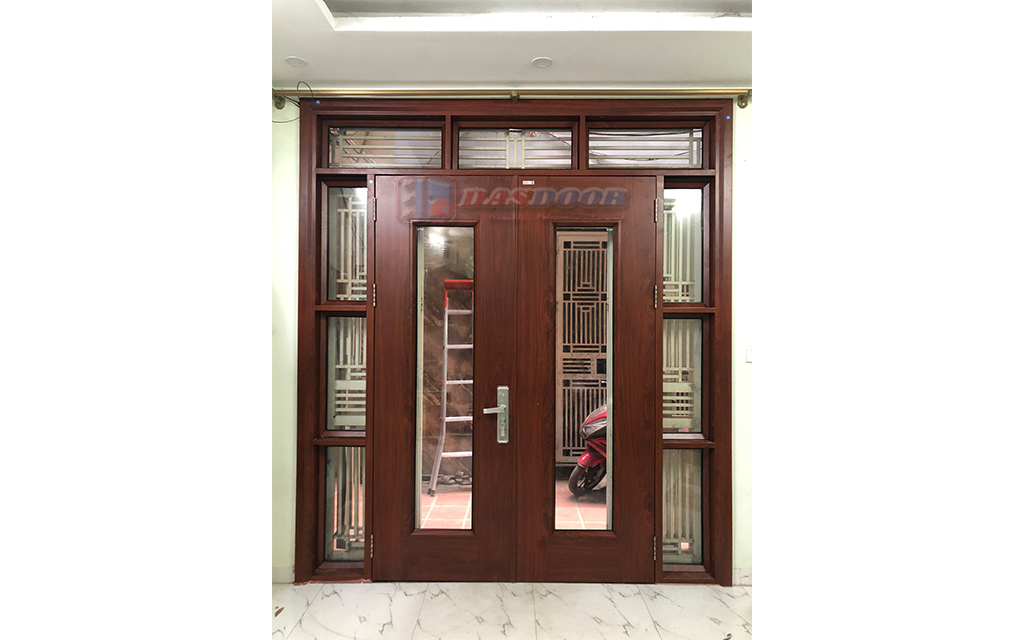 Hình Ảnh Lắp Đặt Cửa Thép Vân Gỗ 2 Cánh Cân