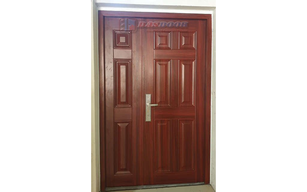 Hình Ảnh Lắp Đặt Cửa Thép Vân Gỗ 2 Cánh Lệch