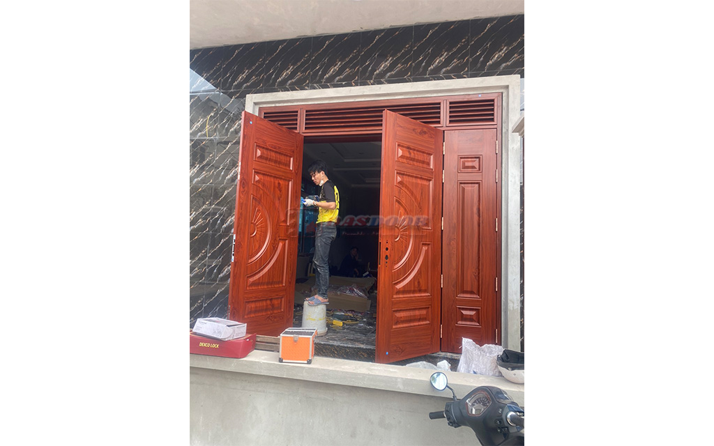 Cửa Thép Vân Gỗ Tại Vĩnh Phúc