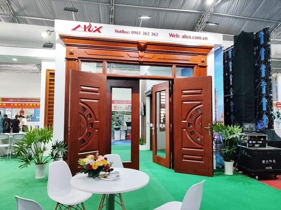 Chọn mua cửa thép vân gỗ của thương hiệu uy tín